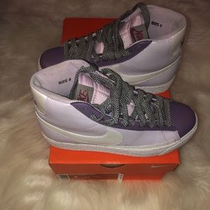 Nike Womens Blazer Sneaker